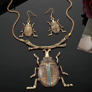 Vintage Beetle Jewelry Set – Necklace & Matching Earrings